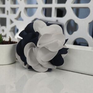 MEN'S ST.PATRICK LARGE NAVY-WHITE LAYERED LAPEL PIN FLOWER. TLF